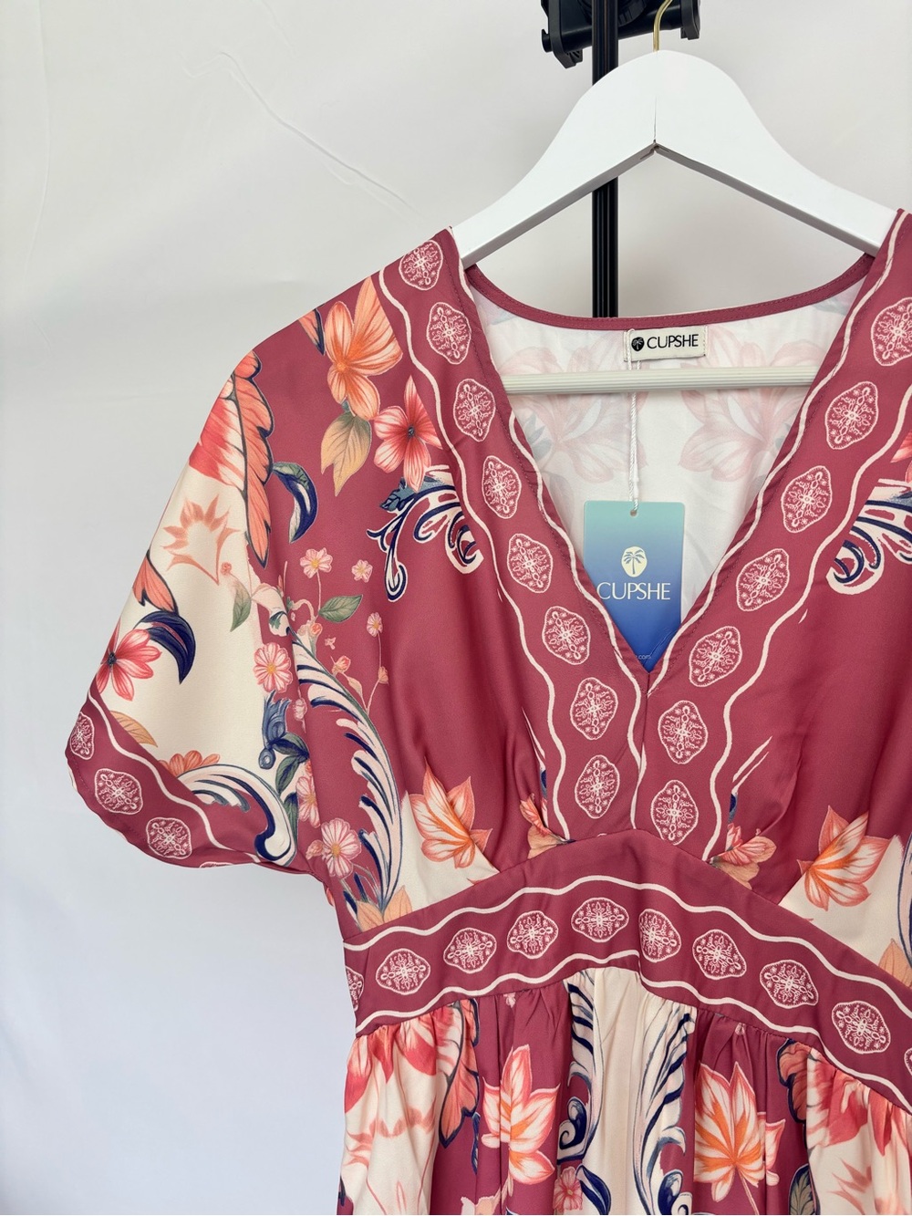 Cupshe Rose and Cream Floral V-Neck Empire Maxi Dress NWT - Picture 2 of 2